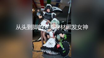 地铁站内着急去上班的女乘务员群内